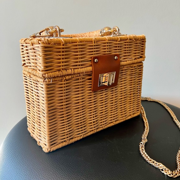 Zara - Picture 2 of 6